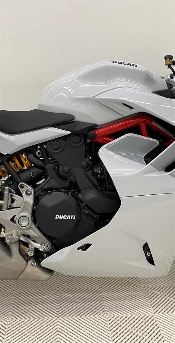 New Ducati SuperSport S | Ohlins, Brembo etc.