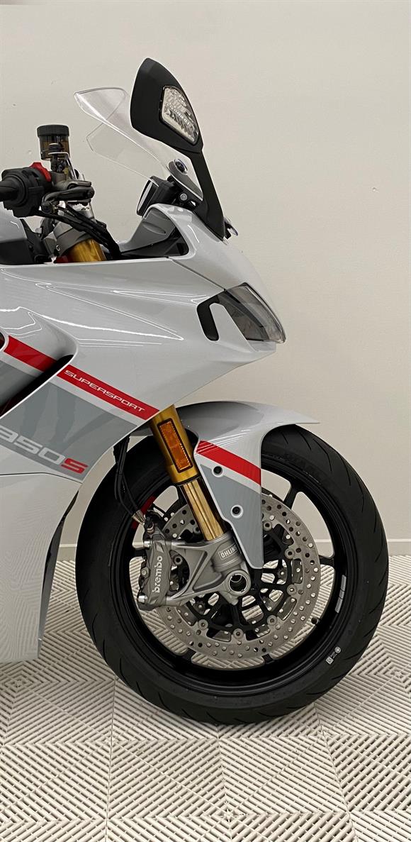 New Ducati SuperSport S | Ohlins, Brembo etc.