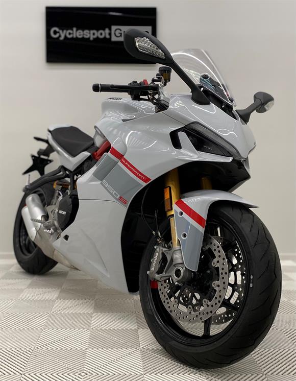 New Ducati SuperSport S | Ohlins, Brembo etc.