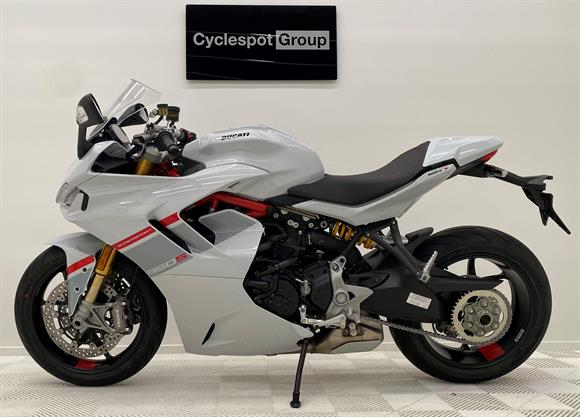 New Ducati SuperSport S | Ohlins, Brembo etc.