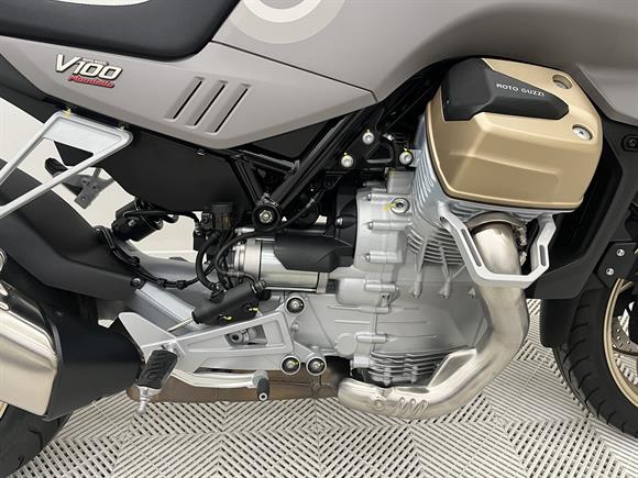 2024 Moto Guzzi V100 Mandello Aviazione Navale