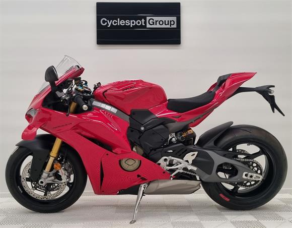 New Ducati Panigale V4S