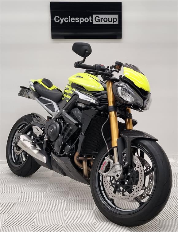 2023 Triumph Street Triple 765 RS Moto2