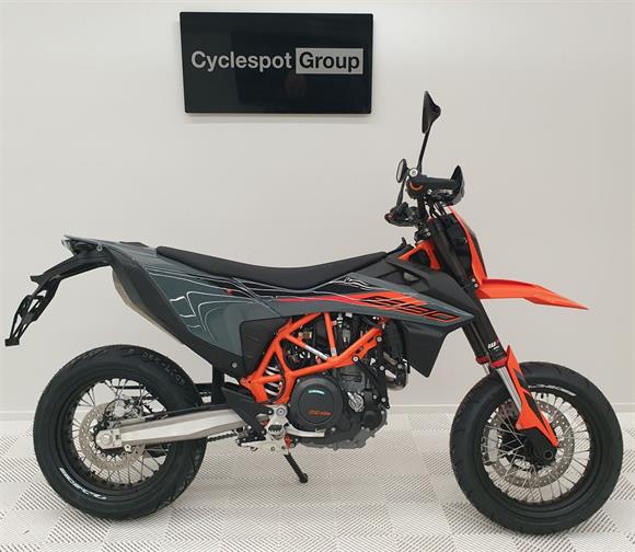 KTM 690SMC-R SAVE $4,800 !!! 2023