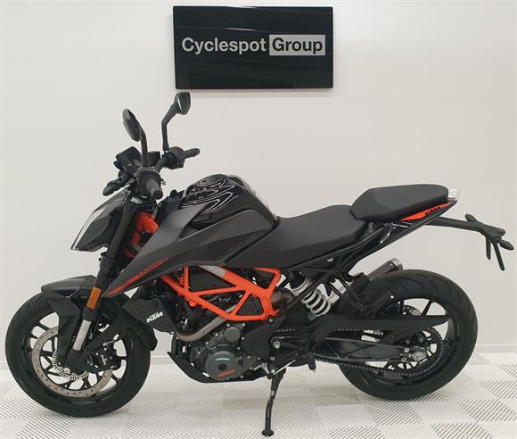 New KTM Duke 390 Duke - SAVE $1,450 !!!