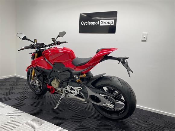 New Ducati Street Fighter V4