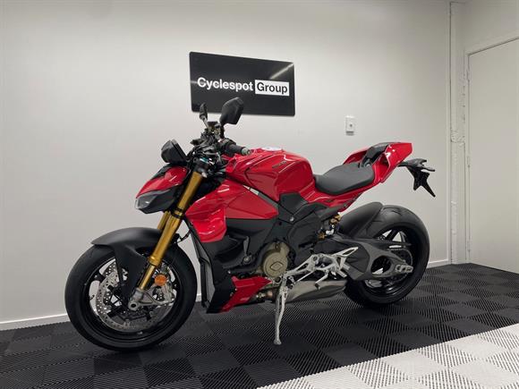New Ducati Street Fighter V4