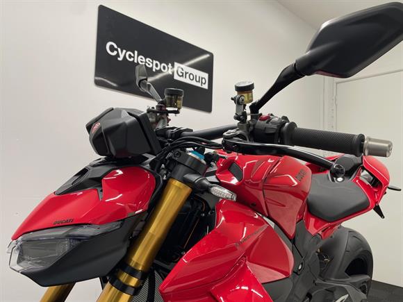 New Ducati Street Fighter V4