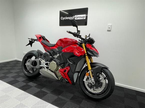 New Ducati Street Fighter V4