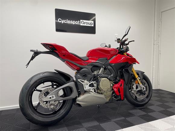 New Ducati Street Fighter V4