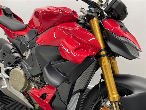 New Ducati Street Fighter V4