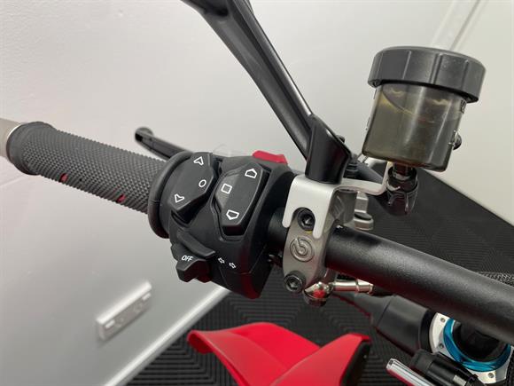 New Ducati Street Fighter V4