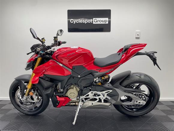 New Ducati Street Fighter V4