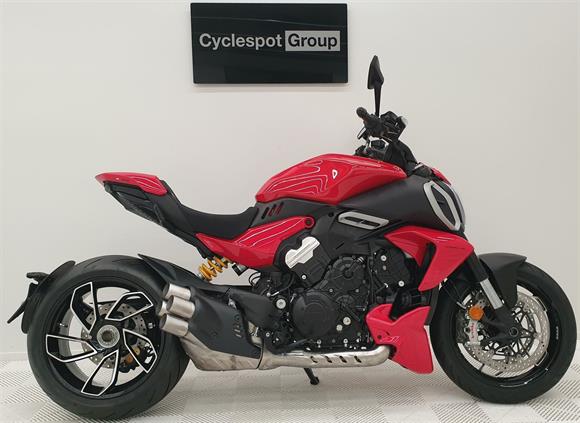 Ducati Diavel V4 2025