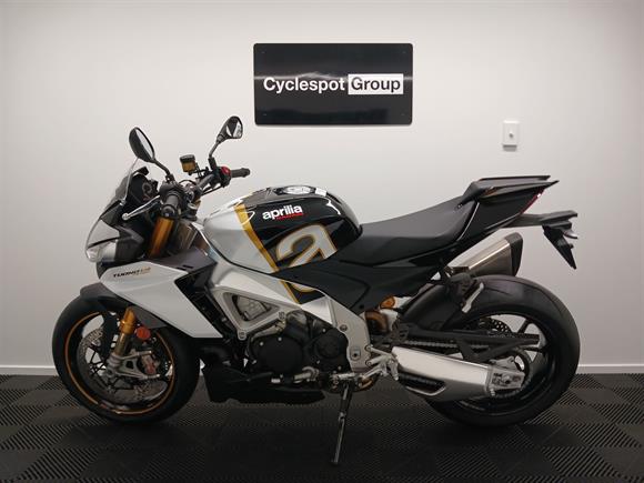 New Aprilia Tuono V4 Factory + Akrapovic Slip-on