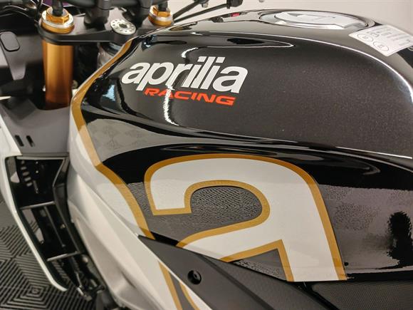 New Aprilia Tuono V4 Factory + Akrapovic Slip-on
