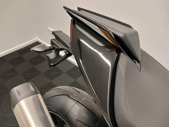 New Aprilia Tuono V4 Factory + Akrapovic Slip-on