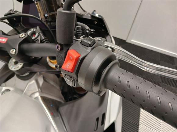 New Aprilia Tuono V4 Factory + Akrapovic Slip-on