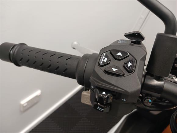 New Aprilia Tuono V4 Factory + Akrapovic Slip-on