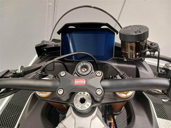 New Aprilia Tuono V4 Factory + Akrapovic Slip-on