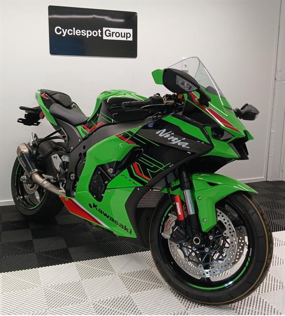 New Kawasaki ZX10R SAVE $6900 + AKRAPOVIC SLIP ON