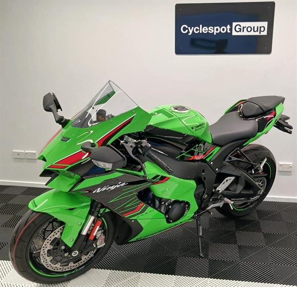 New Kawasaki ZX10R SAVE $6900 + AKRAPOVIC SLIP ON
