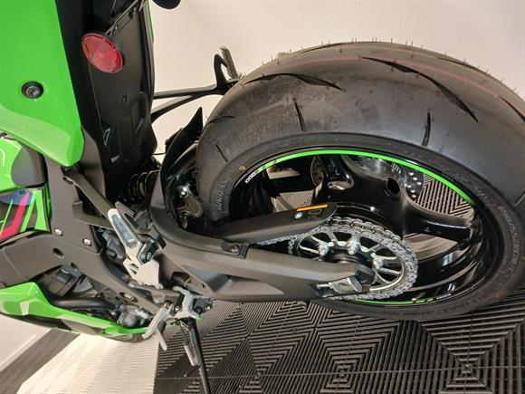 New Kawasaki ZX10R SAVE $6900 + AKRAPOVIC SLIP ON