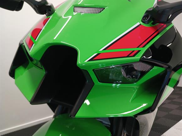 New Kawasaki ZX10R SAVE $6900 + AKRAPOVIC SLIP ON