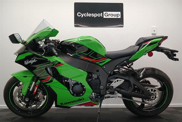 New Kawasaki ZX10R SAVE $6900 + AKRAPOVIC SLIP ON
