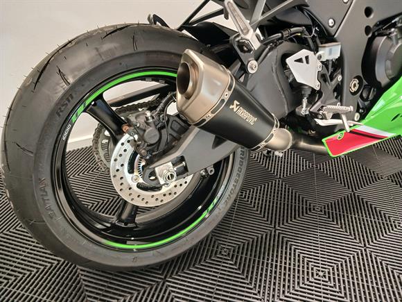 New Kawasaki ZX10R SAVE $6900 + AKRAPOVIC SLIP ON