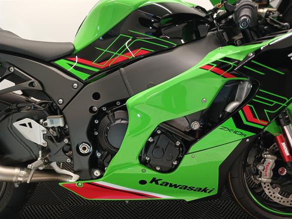 New Kawasaki ZX10R SAVE $6900 + AKRAPOVIC SLIP ON