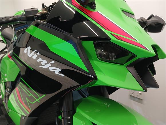 New Kawasaki ZX10R SAVE $6900 + AKRAPOVIC SLIP ON