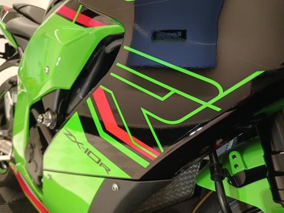 New Kawasaki ZX10R SAVE $6900 + AKRAPOVIC SLIP ON