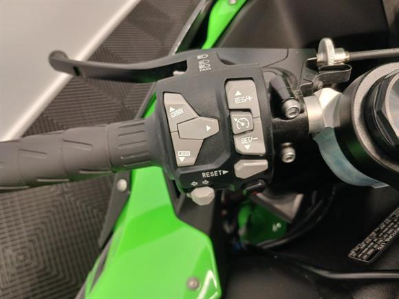 New Kawasaki ZX10R SAVE $6900 + AKRAPOVIC SLIP ON