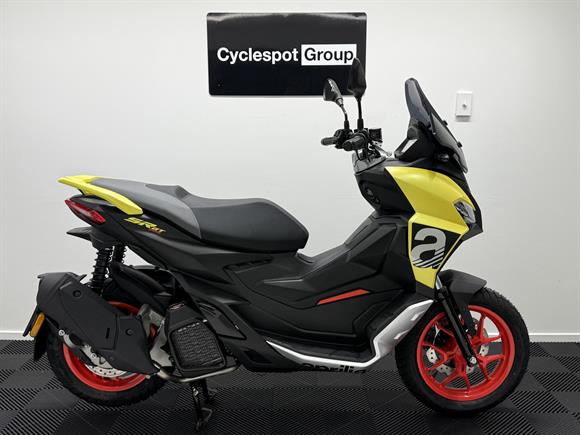 Aprilia SR GT 200 2024
