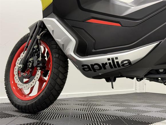 New Aprilia SR GT 200