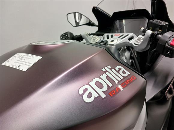 New Aprilia RS457 PRISMATIC BLACK - free quickshifter