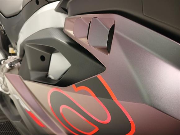 New Aprilia RS457 PRISMATIC BLACK - free quickshifter