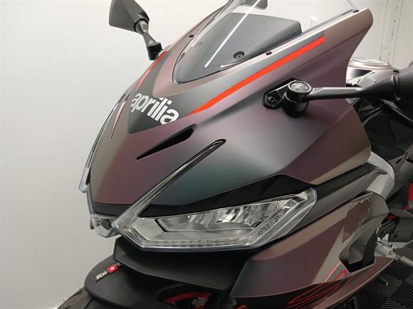 New Aprilia RS457 PRISMATIC BLACK - free quickshifter