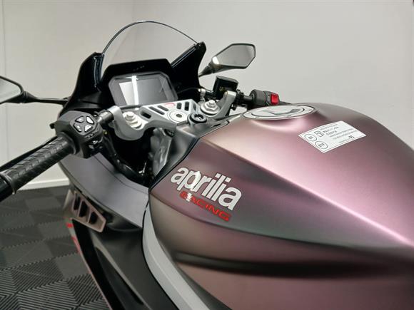 New Aprilia RS457 PRISMATIC BLACK - free quickshifter