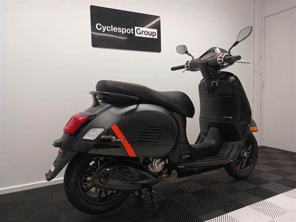 New Vespa GTS 300 SUPER SAVE $1000