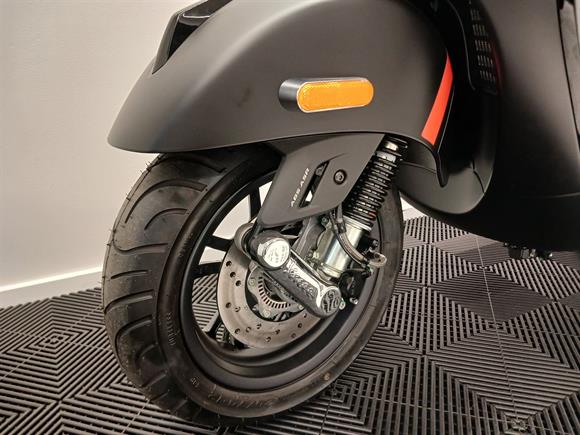 New Vespa GTS 300 SUPER SAVE $1000