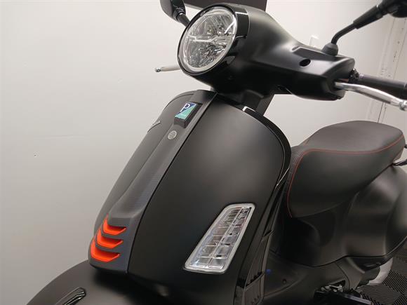 New Vespa GTS 300 SUPER SAVE $1000