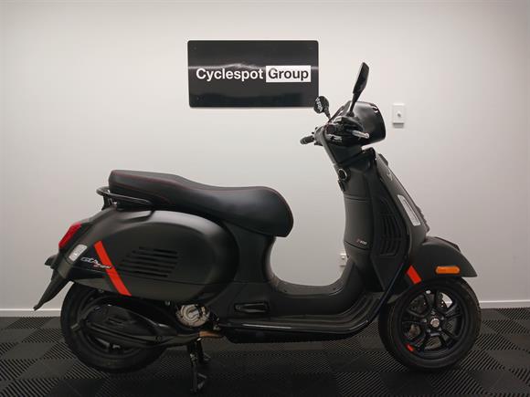 Vespa GTS 300 SUPER SAVE $1000 2023