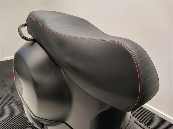 New Vespa GTS 300 SUPER SAVE $1000