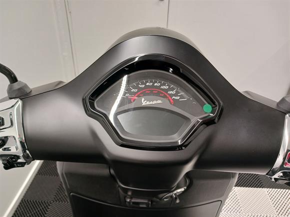 New Vespa GTS 300 SUPER SAVE $1000