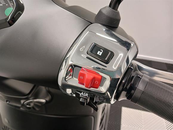 New Vespa GTS 300 SUPER SAVE $1000