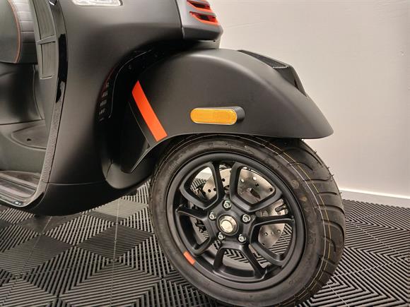 New Vespa GTS 300 SUPER SAVE $1000