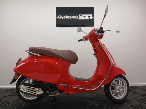 Vespa GTS150 SUPER 150 - PASSIONE 2024