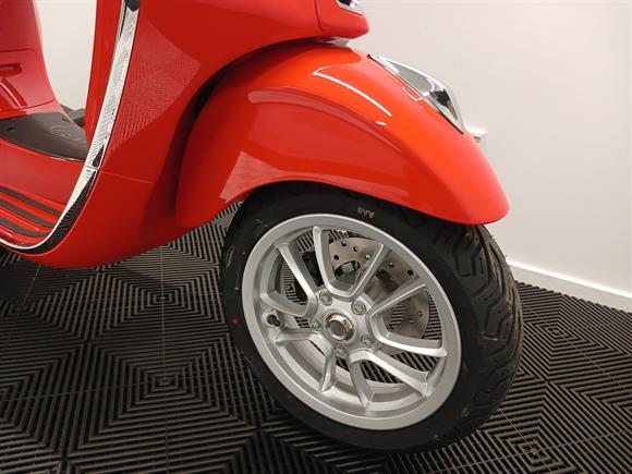 New Vespa GTS150 SUPER 150 - PASSIONE